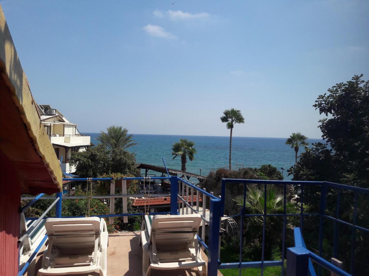 Antonios Motel Side Exterior photo