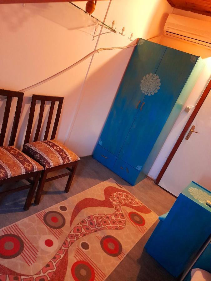 Antonios Motel Side Exterior photo