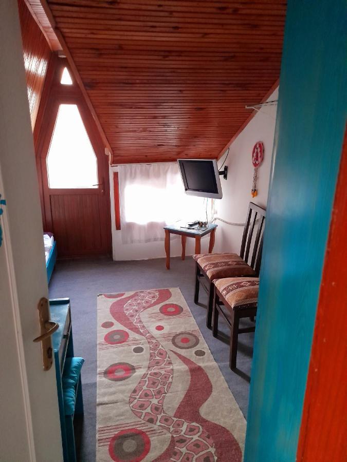 Antonios Motel Side Exterior photo