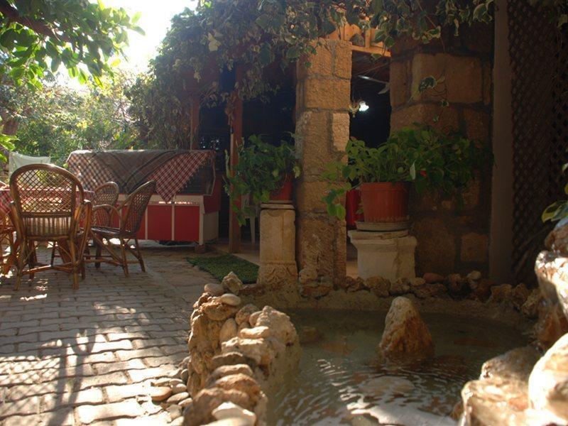 Antonios Motel Side Exterior photo
